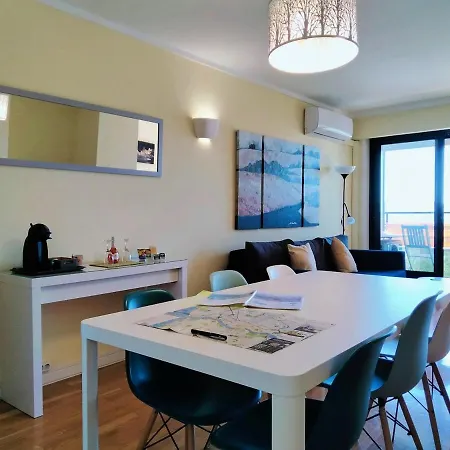 Hello Deluxe Apartment *